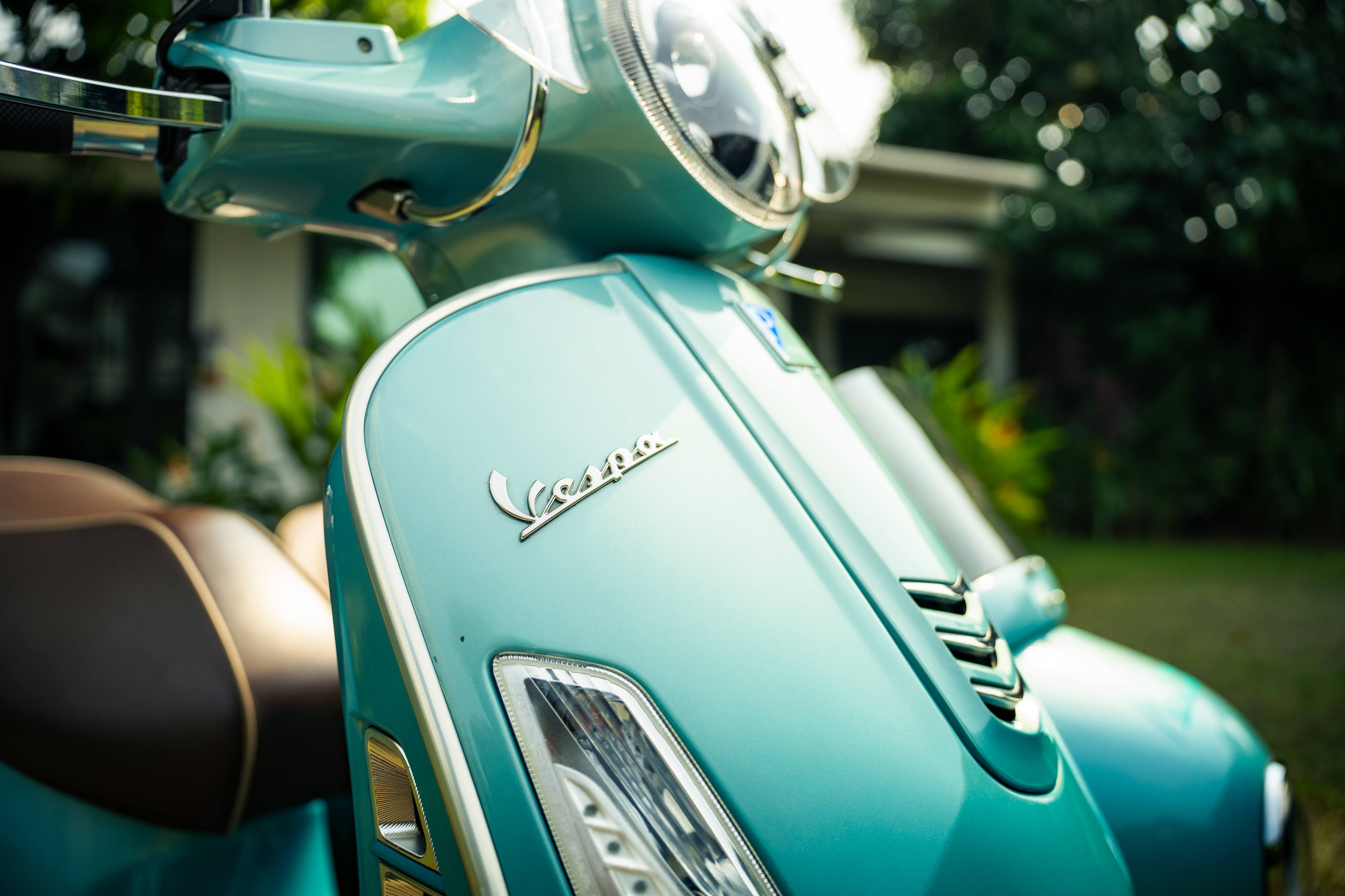 Vespa GTS Sidecar – seat and storage detail